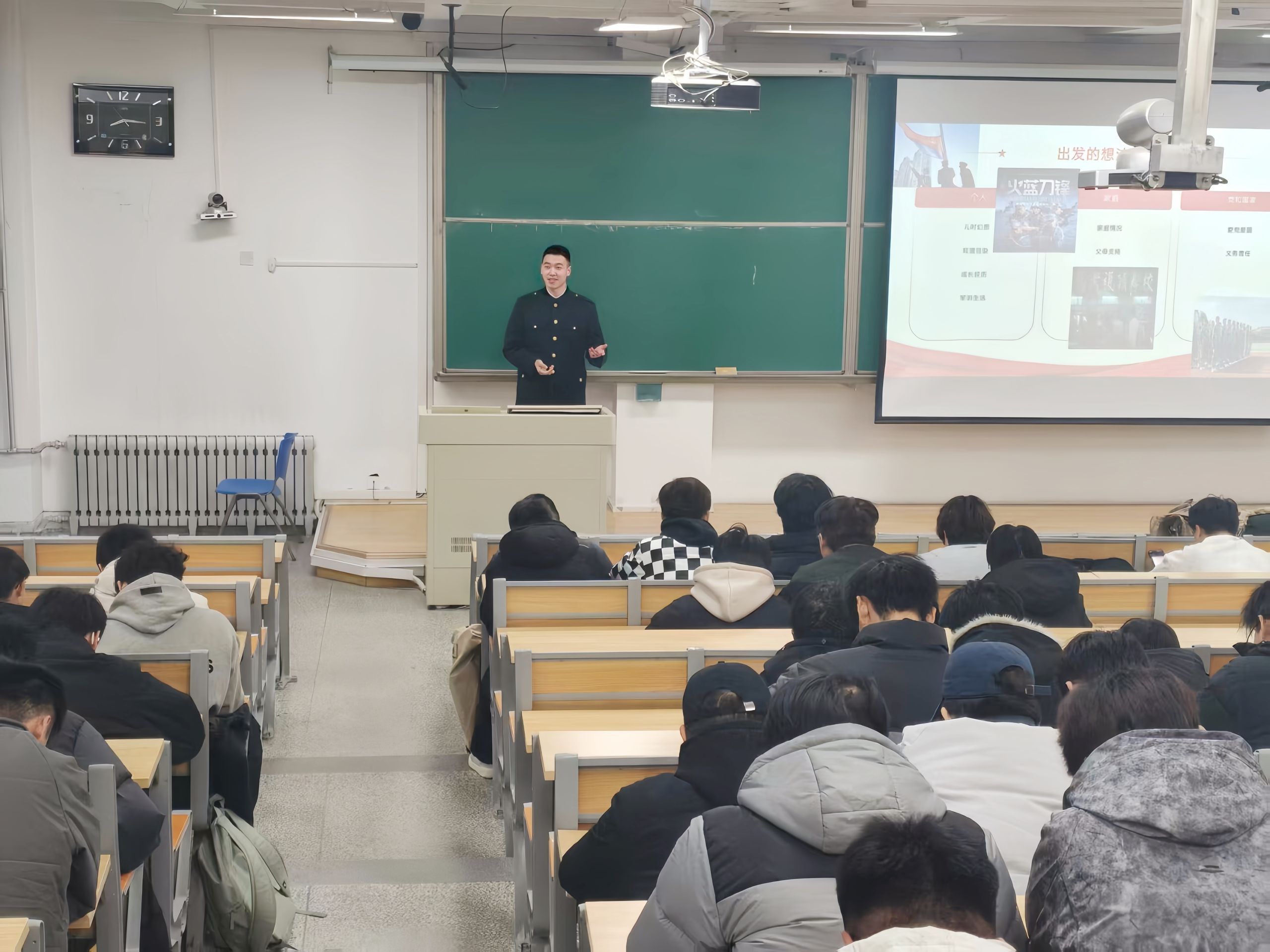 足球竞彩推荐
举办2026年征兵宣传动员暨“最美退役大学生”先进事迹报告会