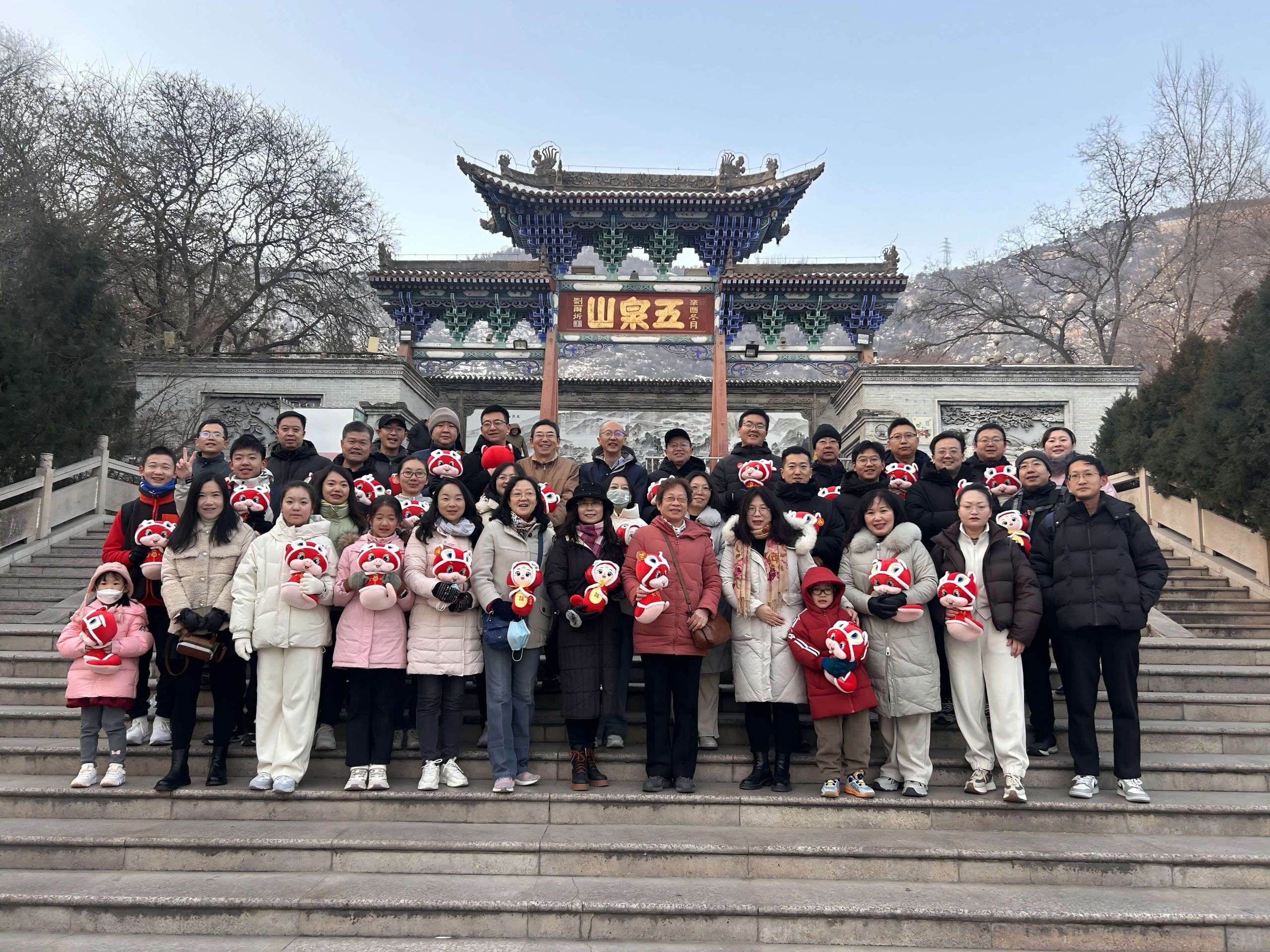 电信学院工会举办“启航·新征程”2025年迎新年登山活动